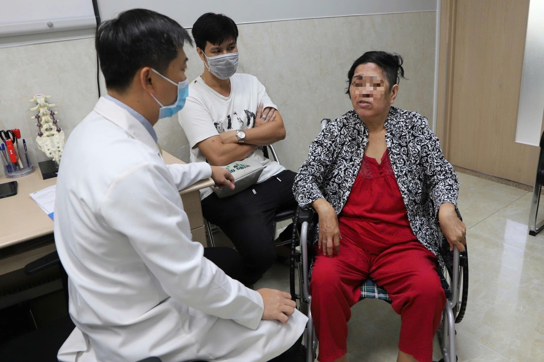 TPHCM: Hai phụ nữ phải mổ não sau khi nhức đầu liên tục - 1