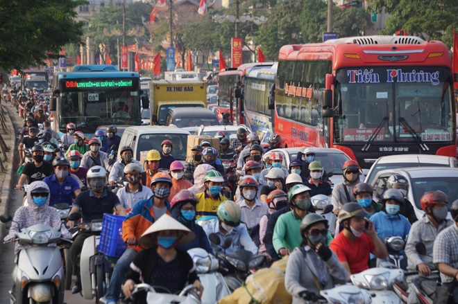 Người dân từ thành phố đổ về quê, cửa ngõ thủ đô ùn tắc - 21 Người dân từ thành phố đổ về quê, cửa ngõ thủ đô ùn tắc - 21