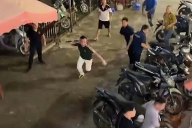 Công an điều tra vụ nhóm người hỗn chiến tại quán nhậu ở chân cầu Vĩnh Tuy
