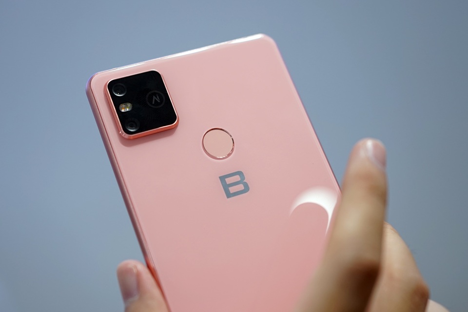 Cận cảnh Bphone B86 giá 9 triệu đồng, bán từ 17/5 - 7 Cận cảnh Bphone B86 giá 9 triệu đồng, bán từ 17/5 - 7