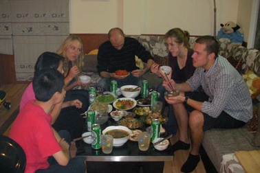 Tây háo hức với Tết ta