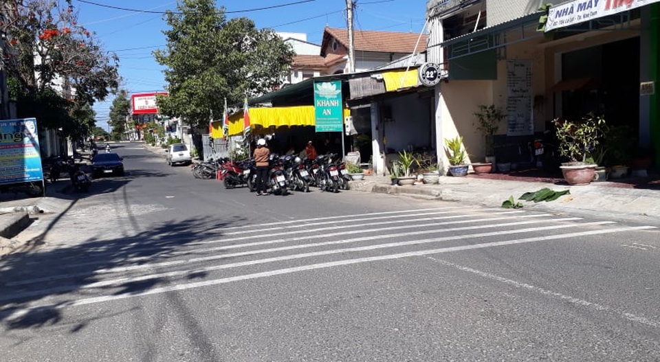 Người đàn ông tử vong trong tư thế treo cổ trên phố - 1 Người đàn ông tử vong trong tư thế treo cổ trên phố - 1