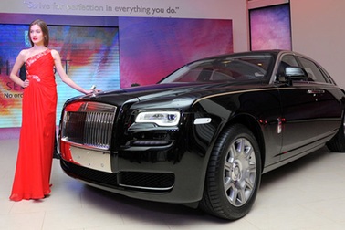 Tránh thuế, mỗi ngày một siêu xe về nước