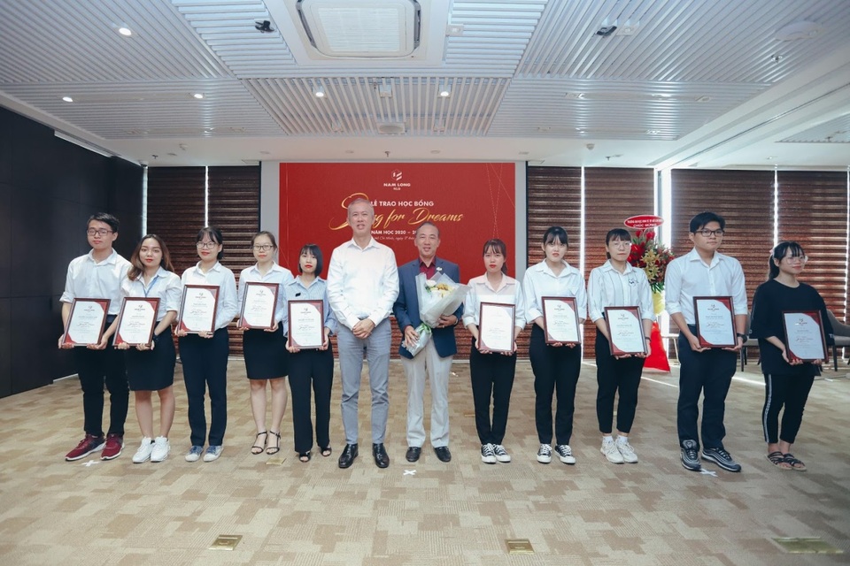 Tập đoàn Nam Long trao học bổng thường niên “Swing For Dreams” 2020 - 3 Tập đoàn Nam Long trao học bổng thường niên “Swing For Dreams” 2020 - 3