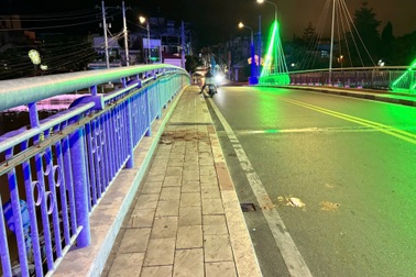 Hai anh em gục người trên cầu ở Lâm Đồng với nhiều vết thương