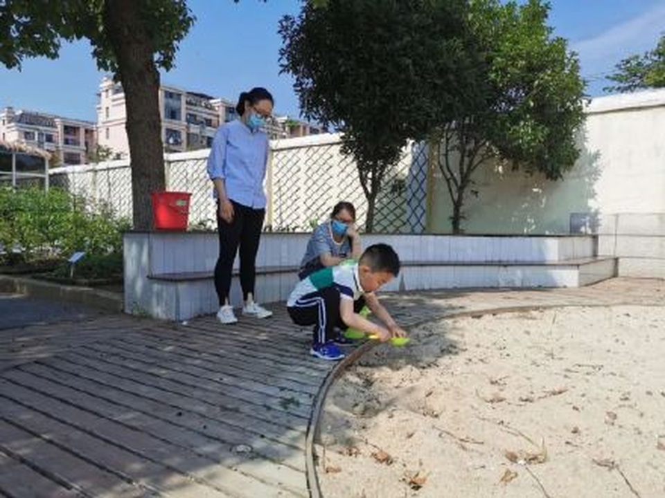 Trung Quốc: Trường mầm non mở cửa sau Covid-19, chỉ có 1 học sinh tới lớp - 4 Trung Quốc: Trường mầm non mở cửa sau Covid-19, chỉ có 1 học sinh tới lớp - 4