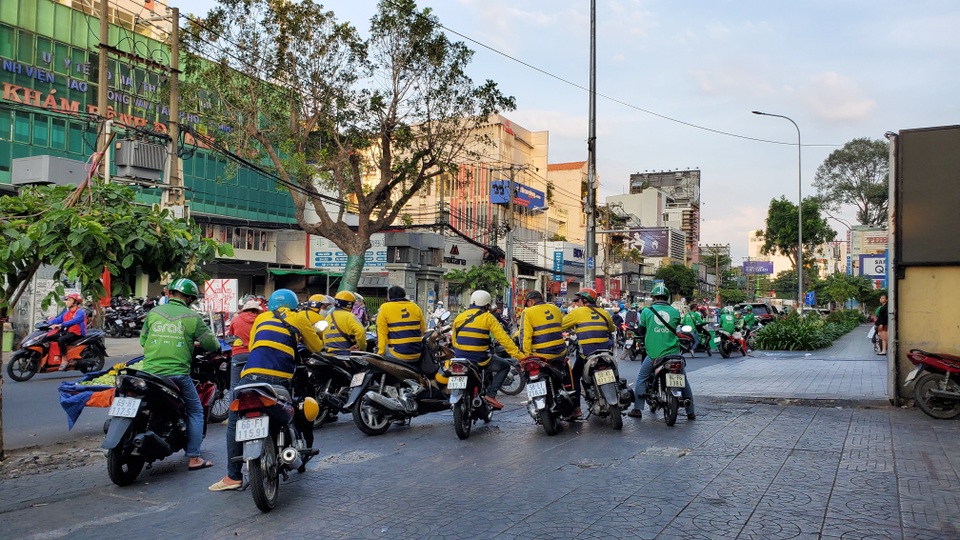Thị trường gọi xe công nghệ Việt Nam hậu Covid-19: Sân chơi của kẻ mạnh thực sự - 1 Thị trường gọi xe công nghệ Việt Nam hậu Covid-19: Sân chơi của kẻ mạnh thực sự - 1