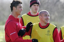 Trước Suarez, những ngôi sao nào từng là đồng đội của C.Ronaldo lẫn Messi?