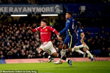 Nghi vấn Man Utd "lột xác" nhờ được… chỉ đạo từ xa