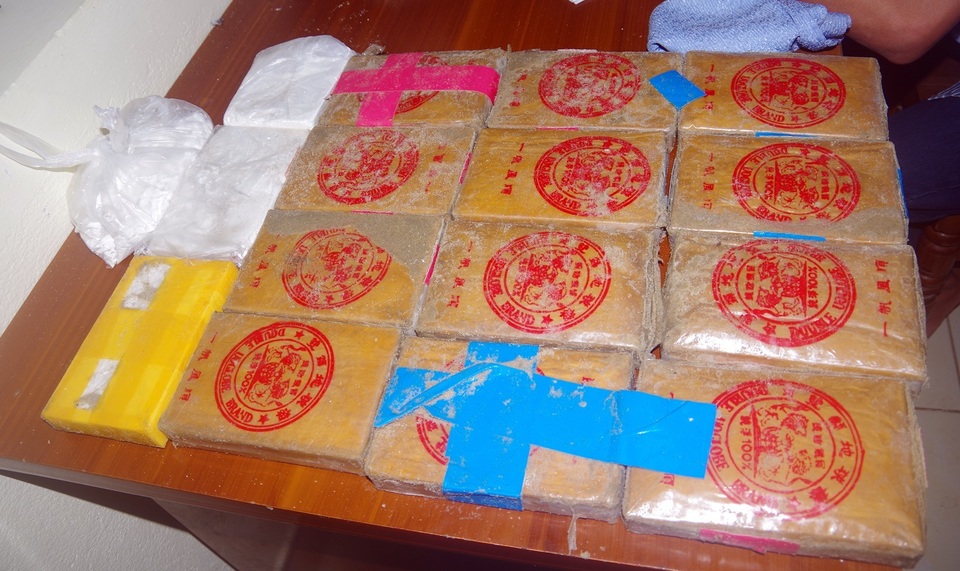 Tiếp tục vận động người dân giao nộp bánh heroin dạt vào bãi biển - 3 Tiếp tục vận động người dân giao nộp bánh heroin dạt vào bãi biển - 3