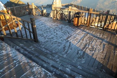 Băng tuyết xuất hiện trên đỉnh Fansipan đúng ngày Noel