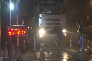 Xử phạt đoàn xe chở quá tải hơn 200 triệu đồng