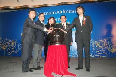 Khai trương đường bay thẳng TPHCM - Bắc Kinh