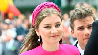 Công chúa thừa kế ngai vàng Bỉ thạo 5 ngôn ngữ, gu thời trang tinh tế - 1