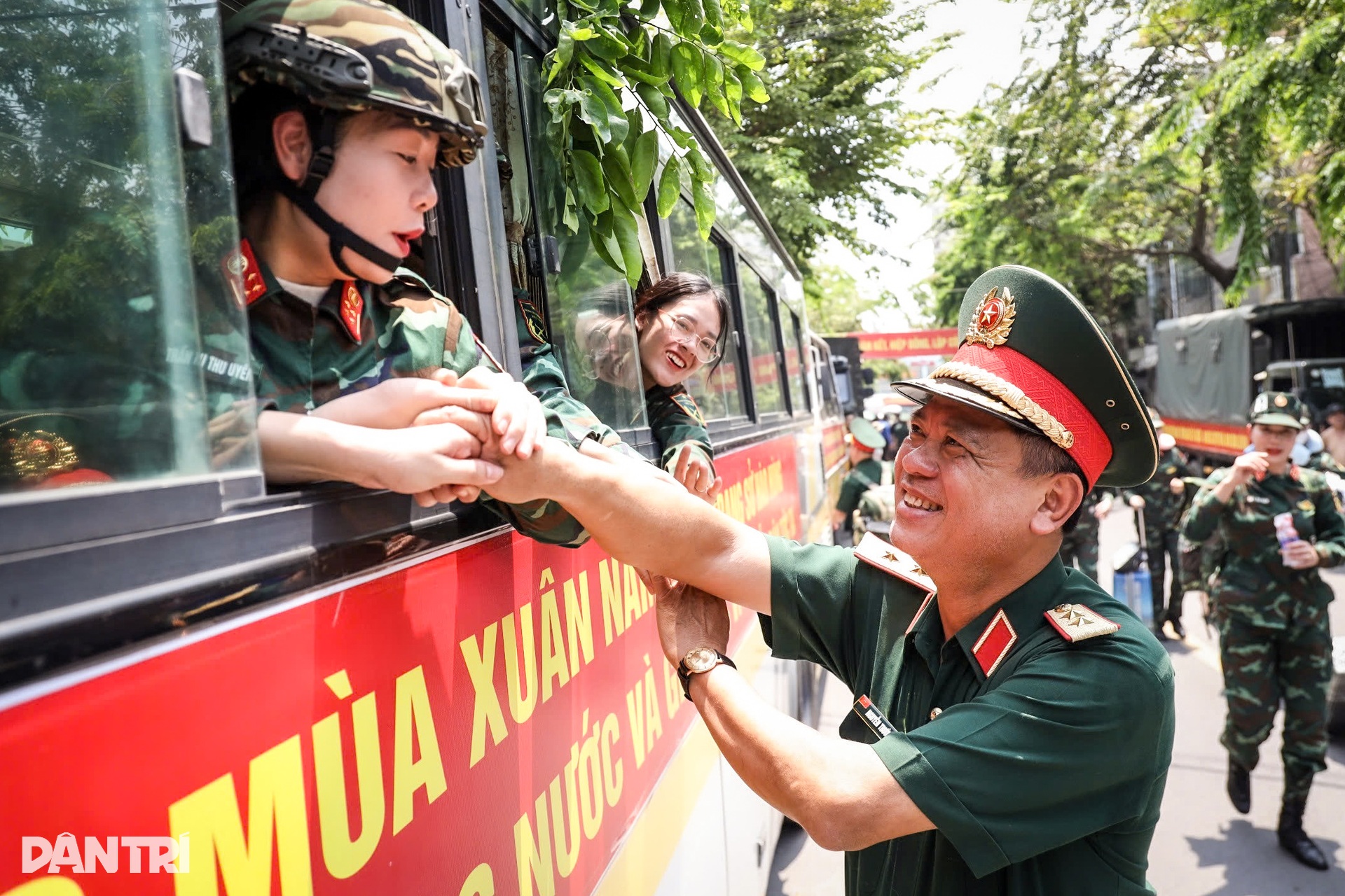 Các khối diễu binh đầu tiên trên chuyến tàu Thống nhất đã đến miền Nam - 10 Các khối diễu binh đầu tiên trên chuyến tàu Thống nhất đã đến miền Nam - 10