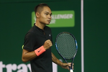 Linh Giang thua đáng tiếc trong ngày khai mạc giải quần vợt Việt Nam mở rộng