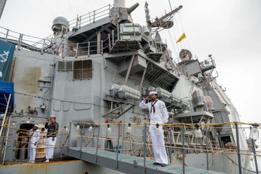 Cận cảnh tàu tuần dương USS Robert Smalls của Hải quân Mỹ