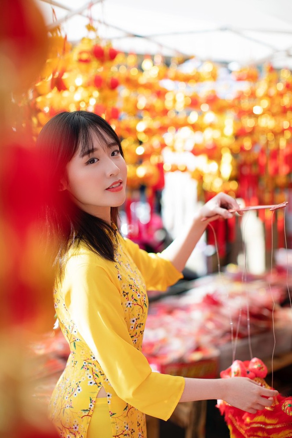 Rực rỡ sắc vàng với bộ ảnh áo dài đón Tết của du học sinh tại Mỹ - 8 Rực rỡ sắc vàng với bộ ảnh áo dài đón Tết của du học sinh tại Mỹ - 8