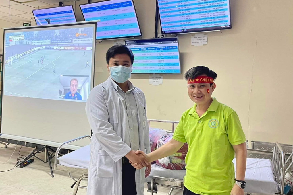 Bệnh nhân quên đau, tiếp sức Việt Nam đấu Thái Lan đến phút cuối cùng - 3 Bệnh nhân quên đau, tiếp sức Việt Nam đấu Thái Lan đến phút cuối cùng - 3