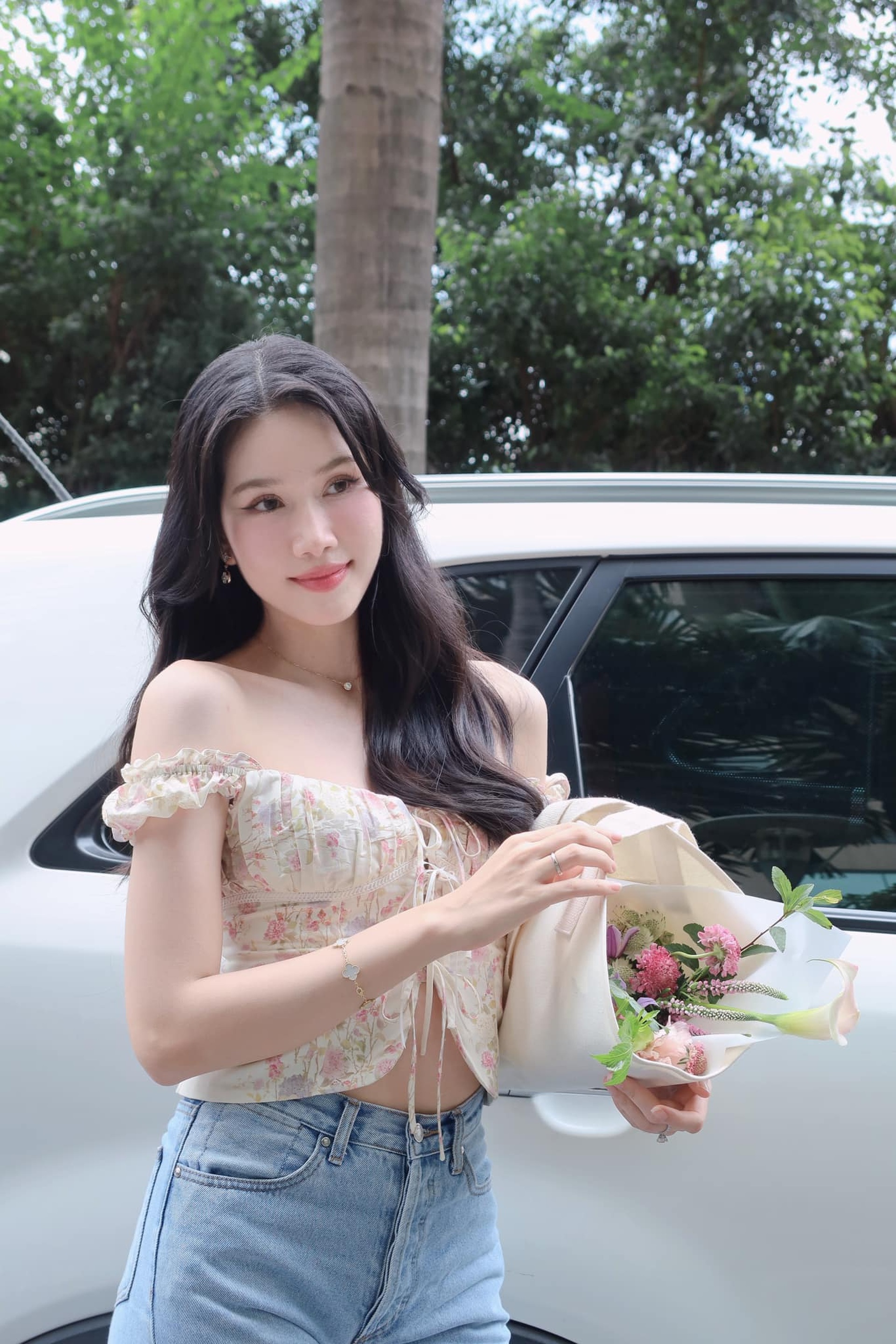 Á hậu giỏi tiếng Pháp học tiến sĩ ở tuổi 27, viên mãn bên chồng tri thức - 7