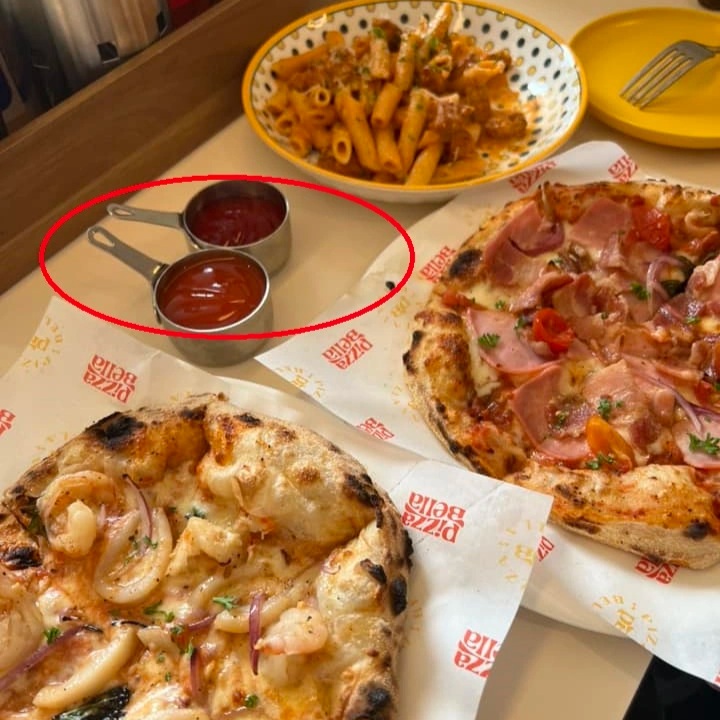 Hà Nội: Khách ăn pizza bức xúc vì bị tính thêm tiền tương ớt, tương cà - 2