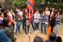 Tìm hướng dẫn viên giỏi ngoại ngữ như đãi cát tìm vàng