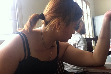 Phát điên vì bị cha dượng hành hạ