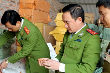 Hà Nội: “Tập kích” kho hàng “khủng” chứa hơn 50 tấn hàng lậu