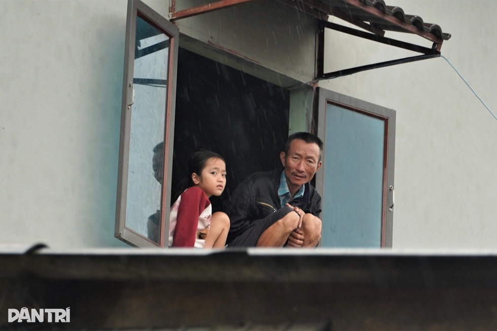 Ba tháng 2 cơn bão dữ dội và một trận lụt lớn, người dân giúp nhau vượt khó - 6 Ba tháng 2 cơn bão dữ dội và một trận lụt lớn, người dân giúp nhau vượt khó - 6