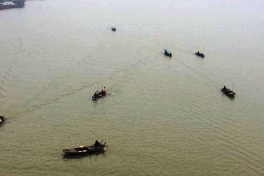 Cô gái trẻ nhảy cầu Tân Đệ tự tử