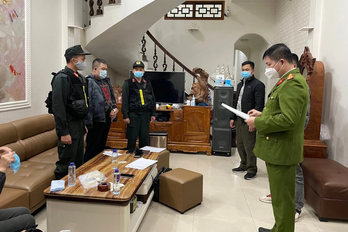 Triệt phá đường dây lô đề giao dịch mỗi ngày trên 200 triệu đồng - 1 Triệt phá đường dây lô đề giao dịch mỗi ngày trên 200 triệu đồng - 1