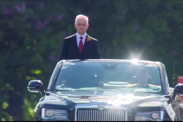 Bộ trưởng Quốc phòng Nga kiểm tra đội hình duyệt binh