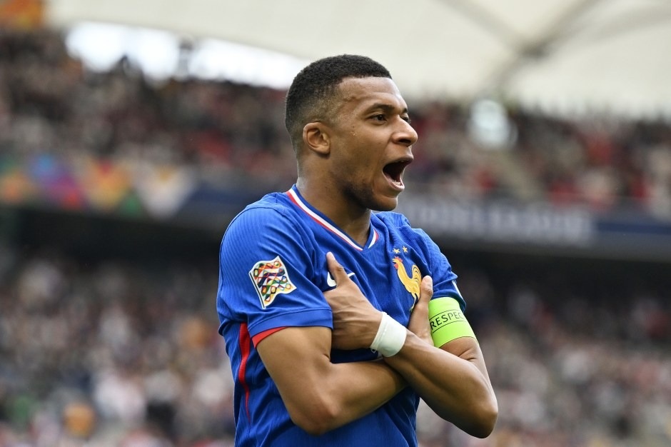 Mbappe đi vào lịch sử tuyển Pháp, phá kỷ lục của huyền thoại Thierry Henry - 2