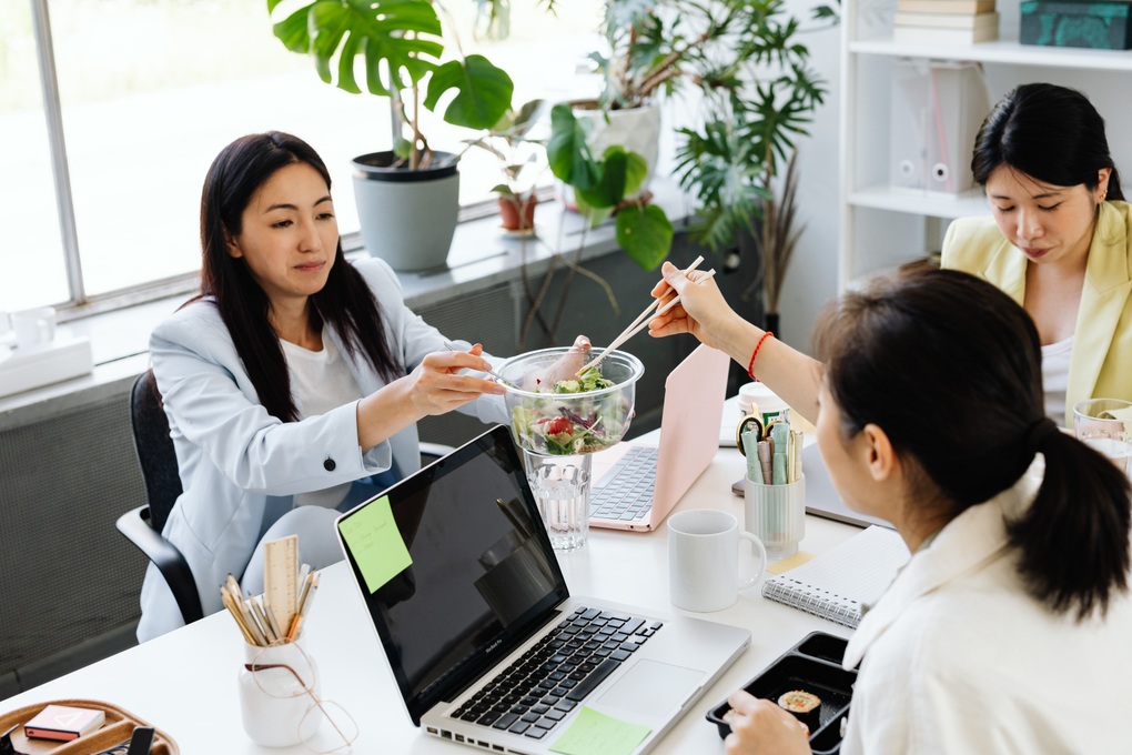 Không uống trà sữa cùng đồng nghiệp, nữ nhân viên bị ép nghỉ việc - 4 Không uống trà sữa cùng đồng nghiệp, nữ nhân viên bị ép nghỉ việc - 4