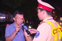 Thổi test nồng độ cồn, tài xế bị phát hiện dùng ma túy... 5 ngày trước