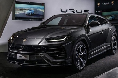 Mục sư chơi trội, mua siêu xe Lamborghini Urus tặng vợ