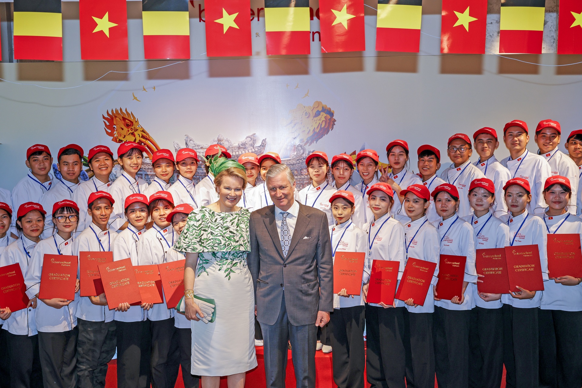 Nhà vua Bỉ cùng Hoàng hậu ghé thăm trường dạy nghề bánh miễn phí ở TPHCM - 9 Nhà vua Bỉ cùng Hoàng hậu ghé thăm trường dạy nghề bánh miễn phí ở TPHCM - 9