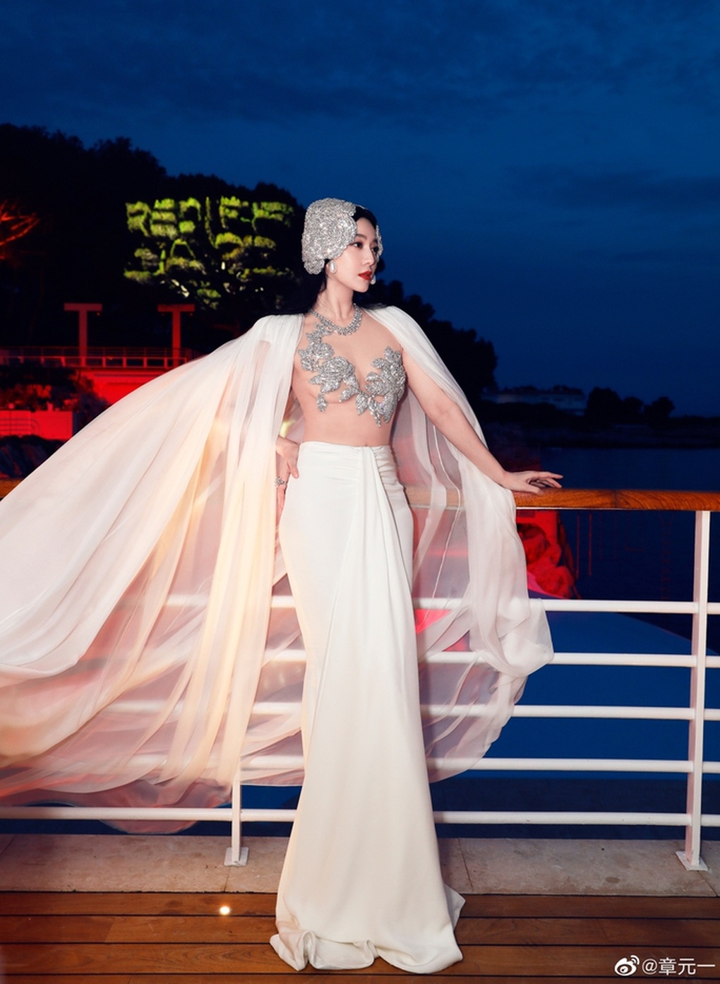 Những bộ đầm lộng lẫy của Phạm Băng Băng tại Cannes 2023 - 19 Những bộ đầm lộng lẫy của Phạm Băng Băng tại Cannes 2023 - 19