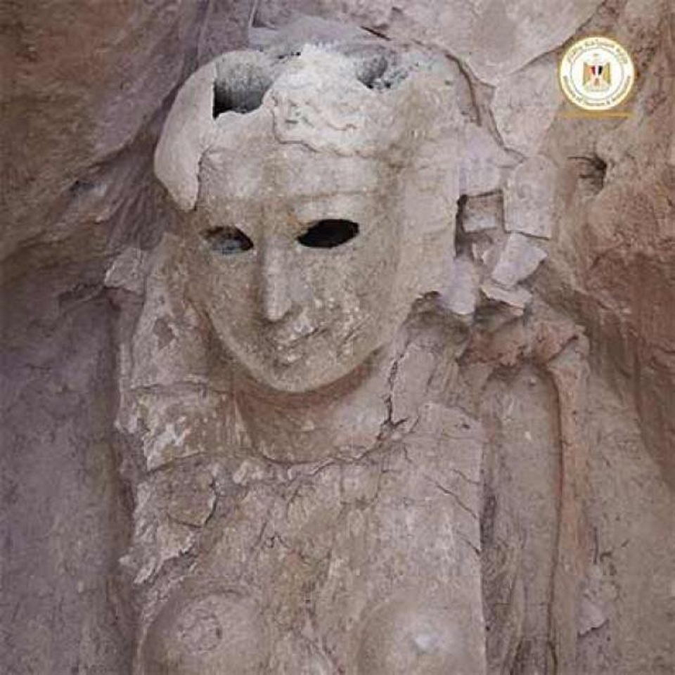 Phát hiện xác ướp lưỡi vàng nghi là lăng mộ của Nữ hoàng Cleopatra - 2 Phát hiện xác ướp lưỡi vàng nghi là lăng mộ của Nữ hoàng Cleopatra - 2