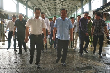 Bộ trưởng Lê Minh Hoan kiểm tra công tác chống bão Noru tại Đà Nẵng