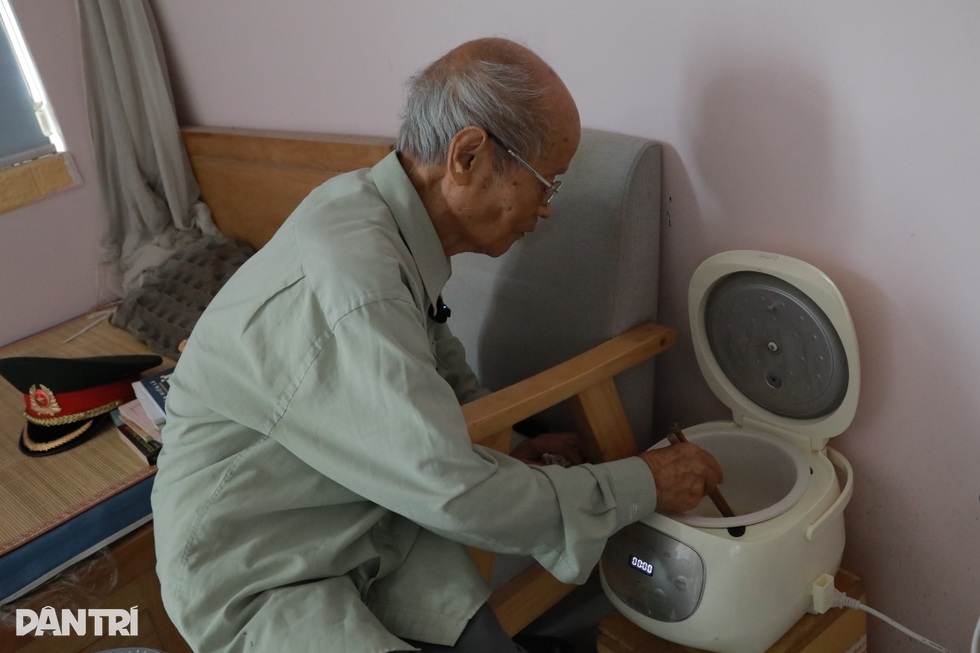 Cuộc sống trong viện dưỡng lão ở Hà Nội của Thiếu tướng 97 tuổi - 3 Cuộc sống trong viện dưỡng lão ở Hà Nội của Thiếu tướng 97 tuổi - 3