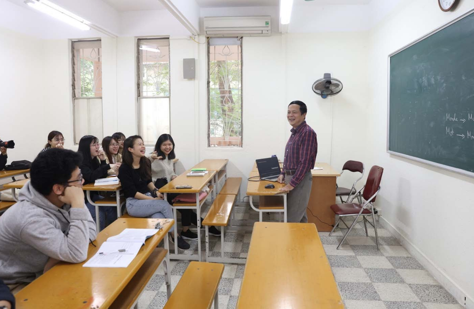 Những sinh viên đầu tiên trở lại trường sau kỳ nghỉ vì covid-19 - 22