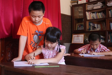 Cậu bé 10 tuổi mở lớp dạy tiếng Anh miễn phí