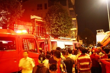 Vụ cháy nhà 5 người chết: Bất lực nhìn người thân bị lửa thiêu