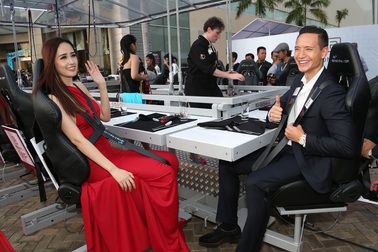 Mai Phương Thúy và Kim Lý dự tiệc lơ lửng giữa không trung