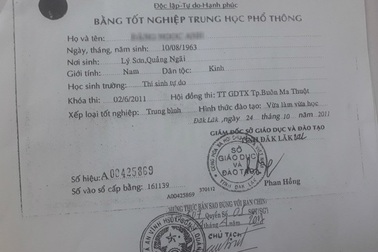 Đề nghị cách chức Phó Chủ tịch xã dùng bằng giả