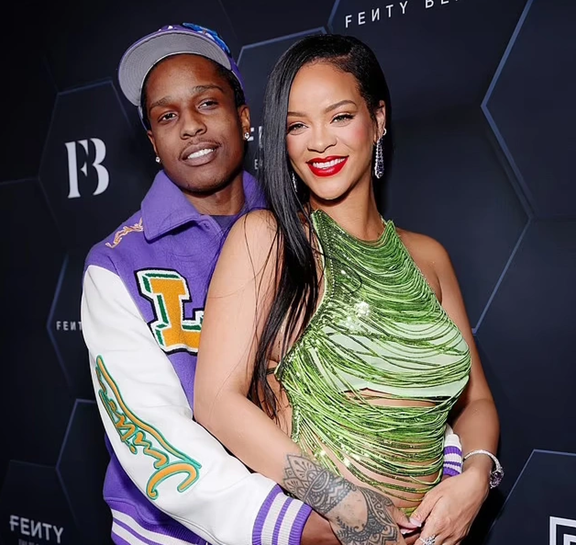 Rihanna sinh con trai đầu lòng - 2