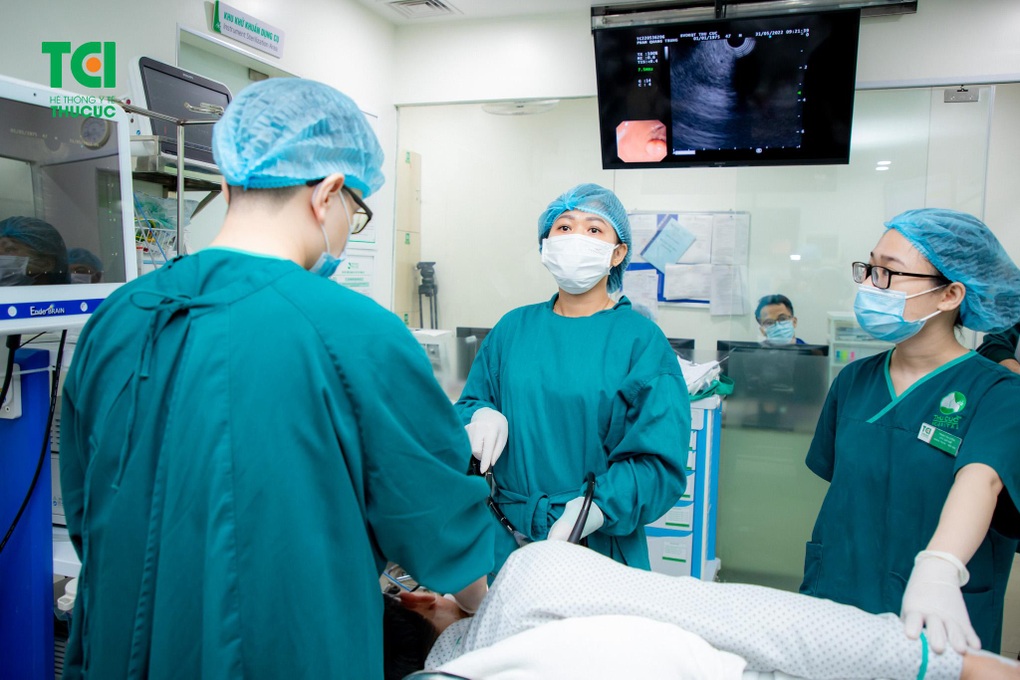 Cắt toàn bộ khối u dưới niêm mạc dạ dày không mổ mở, không đau - 2 Cắt toàn bộ khối u dưới niêm mạc dạ dày không mổ mở, không đau - 2