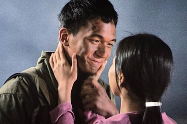 Cảnh quay tế nhị trong "Mưa đỏ" khiến diễn viên xấu hổ, khán giả ngại ngùng