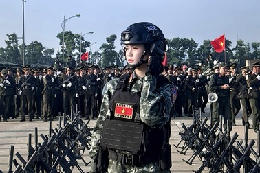 Chiến sĩ cảnh sát đặc nhiệm gây sốt khi hiến tóc, tiết lộ chưa có người yêu